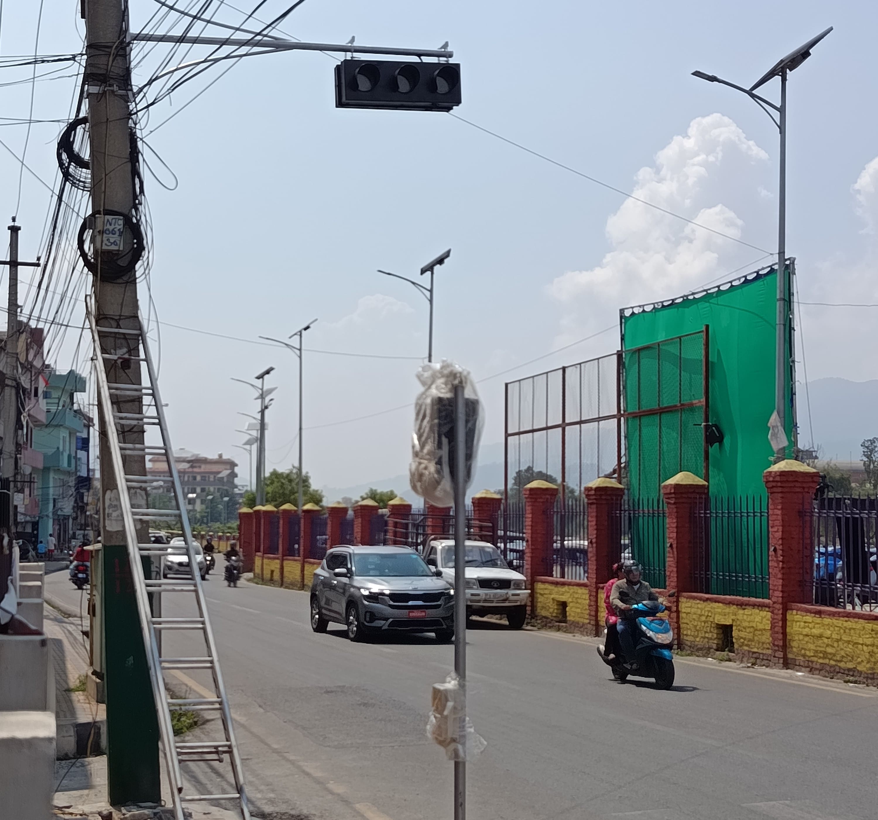 ललितपुर महानगरपालिका वडा नं. १० कार्यालय, ज्वागल अगाडि ट्राफिक लाइट जडान कार्य सम्पन्न